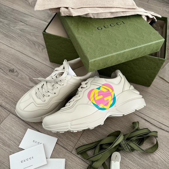 SOLD. WOMEN'S RHYTON GUCCI LEATHER SNEAKER - Picture 1 of 5